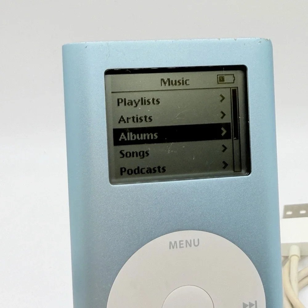 Apple iPod A1051 Light Blue 4GB Model P9436LL Works Music